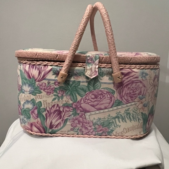 SEWING BASKET- VINTAGE- LARGE FLORAL WITH REMOVABLE TRAY/ FOOTED BOTTOM - Picture 1 of 13